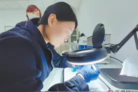 我国首个国产自研飞机金属材料检测实验室在疆投运图片