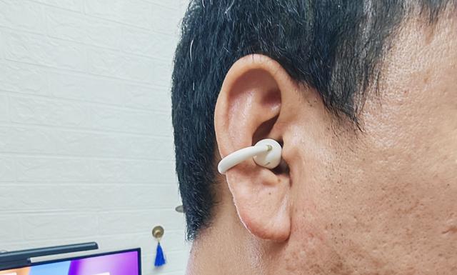 老牌音频厂商出手，耳夹式+AI结合，雷登A7蓝牙耳机卷百元市场了