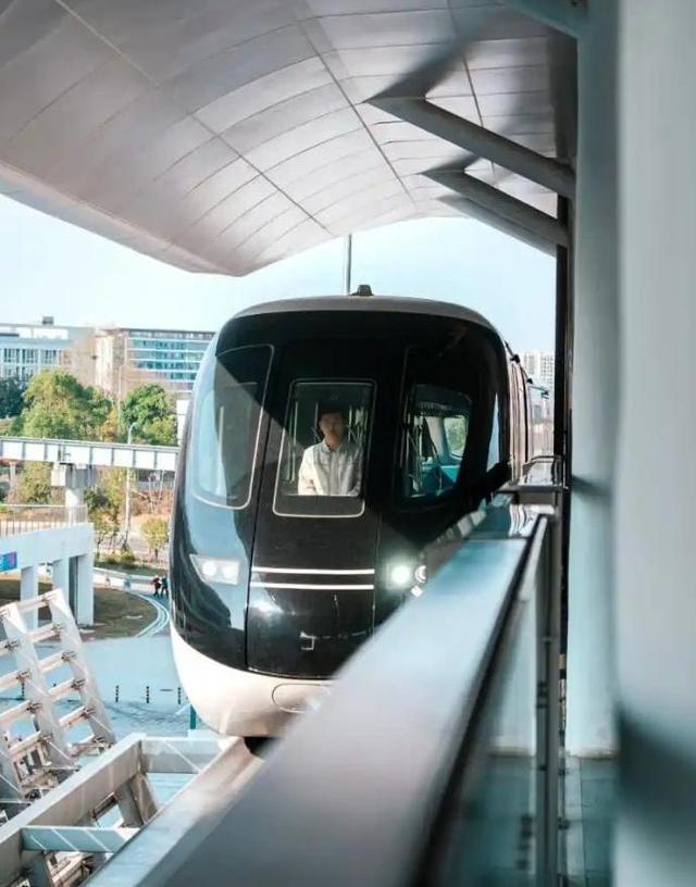 砸30亿竟日亏28万？丽江观光火车一声汽笛停了！