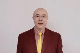 徐少华现状：娶导演杨琨为妻，67岁发福老的认不出，靠出商演挣钱图片