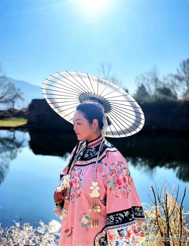 她曾是最美农村妇女演员 40多演少女 如今不拍戏，云南旅游成胖可爱
