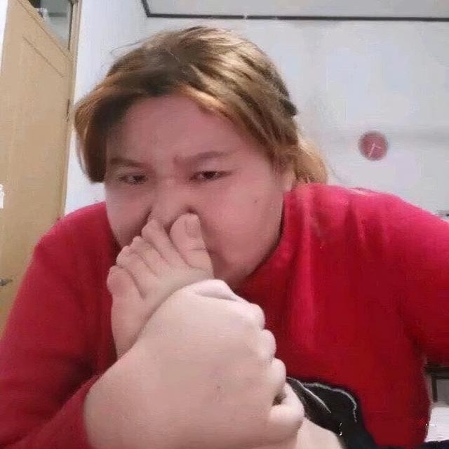 装疯卖傻、丑态百出、目不识丁，到底是谁捧红了这些跳梁小丑？
