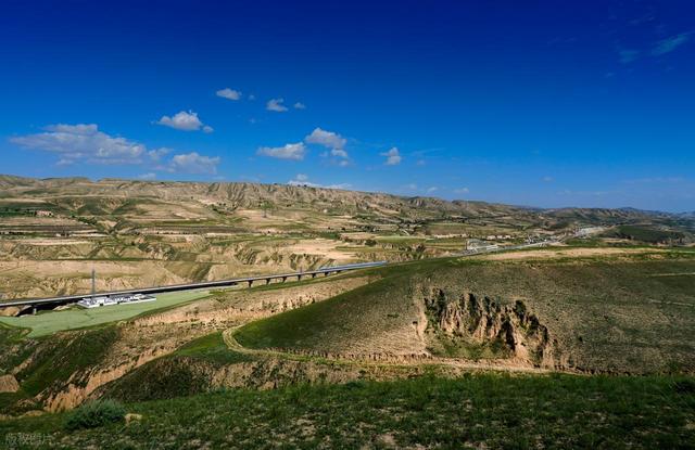 感觉甘肃的黄土高坡上的土其实挺厚的，但为啥只有黄土上不长树呢