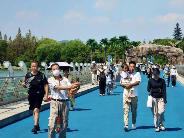 火热! 云龙湖水上世界今天嗨爆了，快乐爆表！
