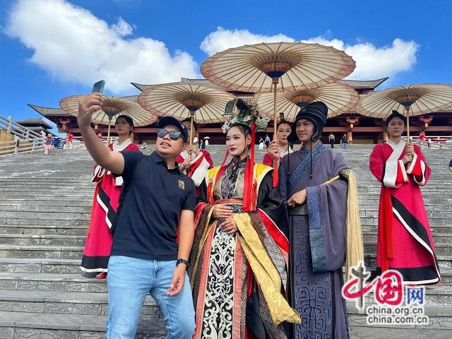 中外记者横店行：在“东方好莱坞”开启沉浸式影视文化穿越之旅