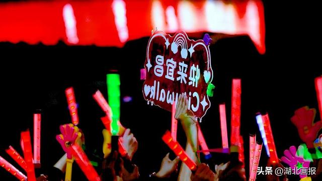 回看第十六届中国长江三峡国际旅游节开幕式上的精彩瞬间