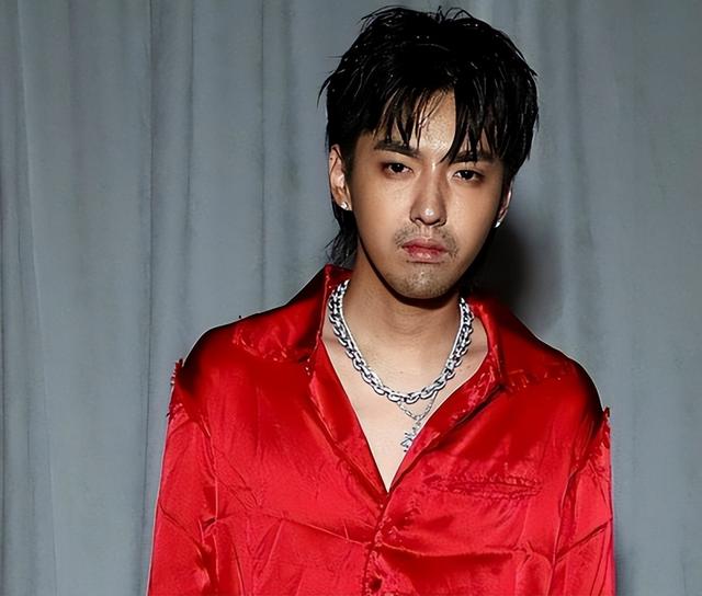 再无翻身路，入狱4年吴亦凡再迎噩耗，法院出手	，表哥被牵连