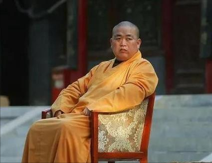 释永信老家村民：早年他大哥从少林寺带回一个装满钞票的尼龙袋子