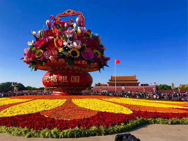 2025年国庆中秋假期，8天国内出游8.88亿人次！
