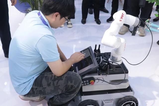 【聚焦2025数博会】安顺四家企业携数字创新成果亮相2025数博会
