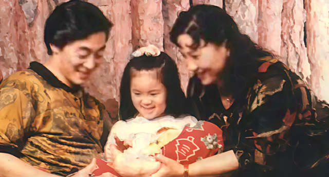 六小龄童金屋藏娇37年的妻子，原来是我们熟悉的她，难怪藏着掖着
