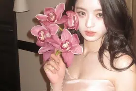 17岁黄杨钿甜怎么做到又纯又欲，看上去特别成熟姐感十足的图片