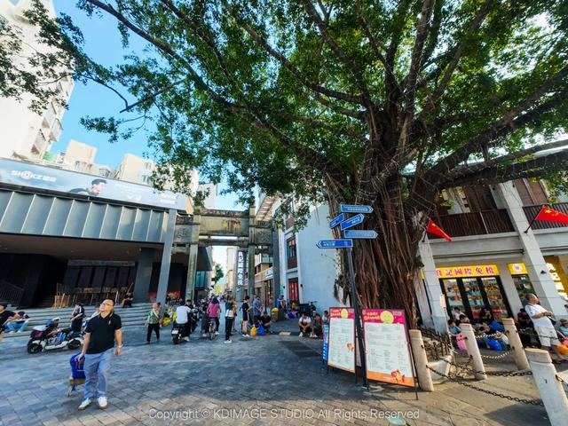 深圳这条街,曾经挤破头都难进入,现在扫码就进却为何没人去了?