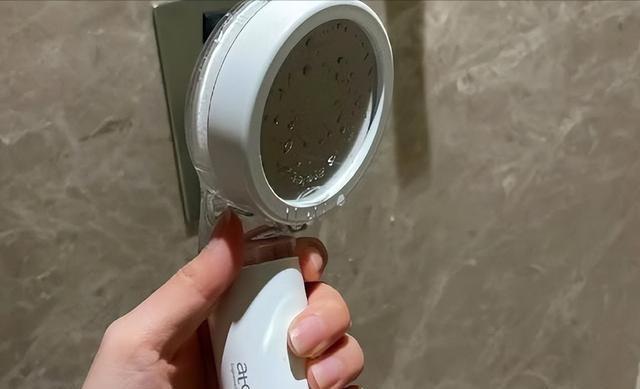 到底是谁给印度投的票？中体记者亚锦赛入住酒店，眼前一黑又一黑