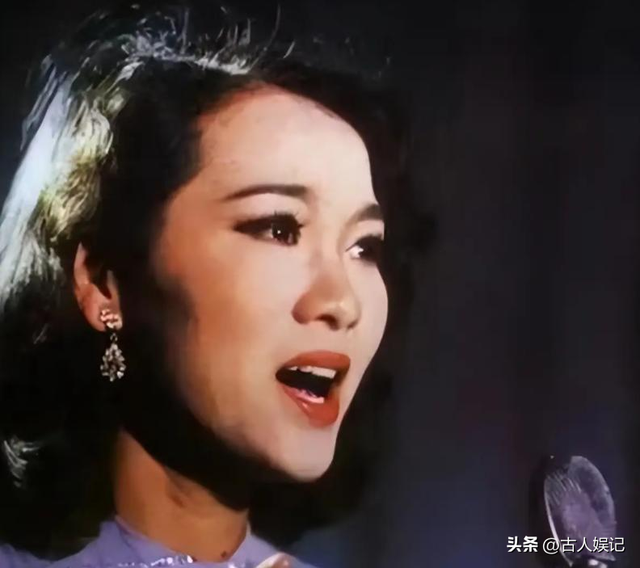 屡次登上春晚走红的郑绪岚，远嫁美国丢了事业，如今她现况如何