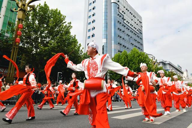 “因为一个节，嗨翻一座城”广元女儿节华彩开幕 国际元素闪亮