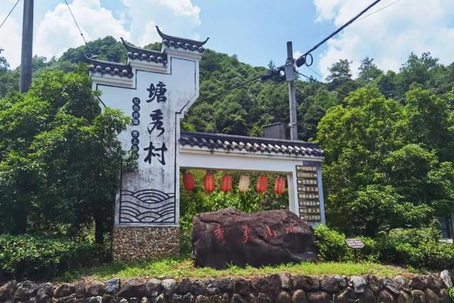 一脚踏进“冰瀑古道”！网友：哇！这里有点冷