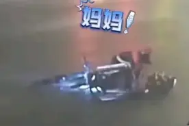 摔倒暴雨中轮椅妈妈的后续：爸爸是军人，爷爷已经80余岁行动不便图片