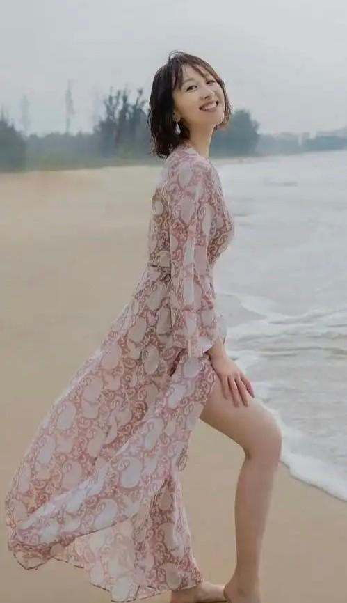 她拒绝潜规则，出道20年演了50部戏仍火不了，42岁还没结婚