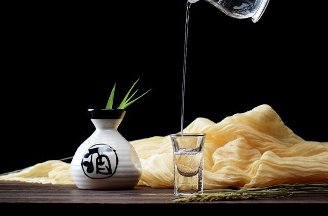 糖尿病能喝白酒吗？医生苦心直言：若不忌口，可能有这些后果