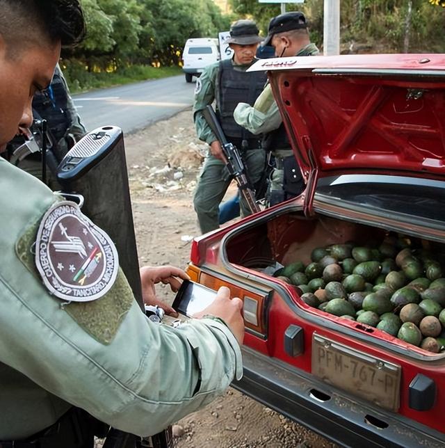 “三不管”的犯罪天堂，墨西哥首都后山成毒贩乐园，徒步者成猎物
