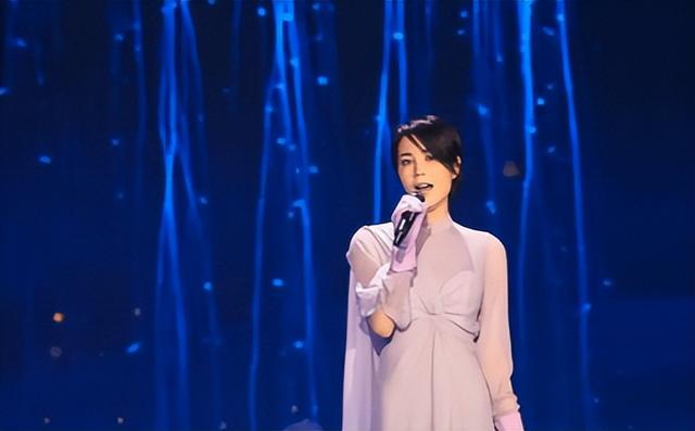 谢霆锋也没想到，自己的甜蜜女友王菲，竟走上了和张柏芝一样的路