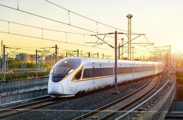 张召忠：美国就算一动不动，中国20年也追不上，中美差距那么大？