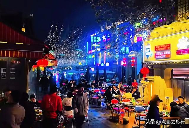 成都免费灯会，亮灯了，流光溢彩，超级漂亮，一派年味！