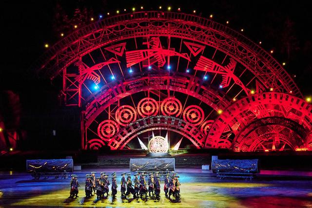 贵州雷山看一场歌舞，在《仰欧桑》中品味文化美学，遇见最美苗族