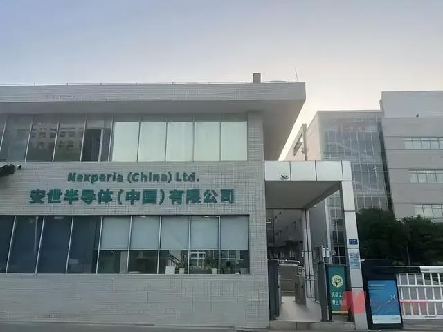 荷兰电话，中国终于接了，2句话定调，荷方：高度重视，愿意解决