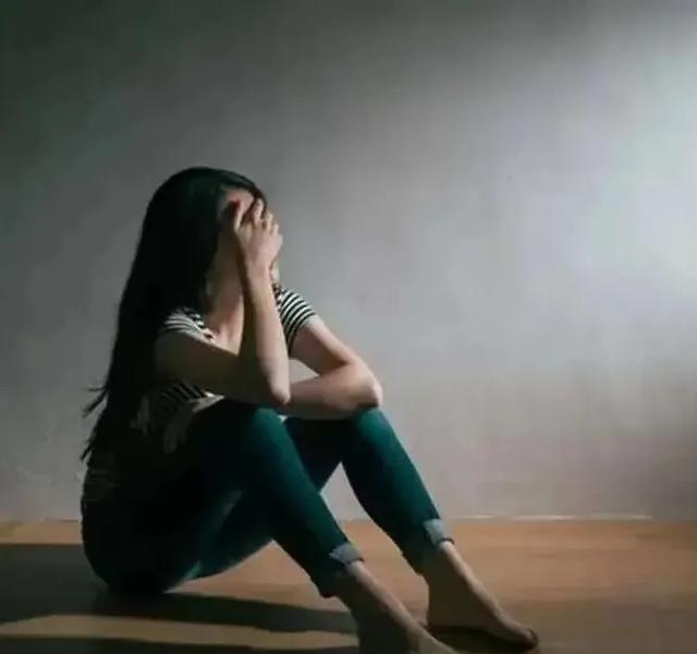 孩子抑郁后我才懂：最伤娃的不是离婚穷，是家有“严重内耗