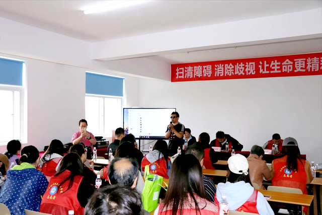 科技助盲，烟台盲人齐聚朱葛科技欢度国际盲人节