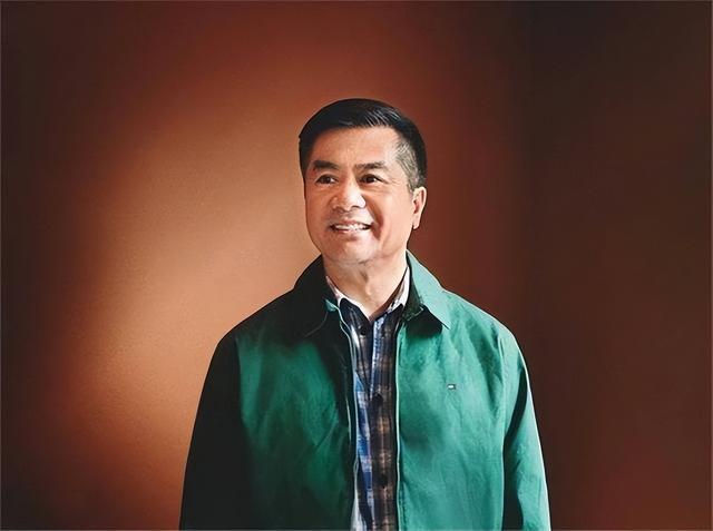 骆家辉警告中国，最好不要自主生产尖端芯片，这不是美国想看到的