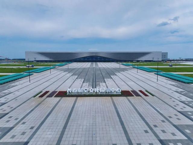 邀·启新程｜苍穹浩渺间——卓姿美学即将全球首展