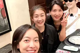 陈梦人脉太广了吧？娱乐圈这也能搭上线，网友难怪被骂有后台图片