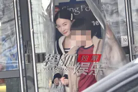 霍思燕带儿子逛街 嗯哼身高猛窜已到妈妈肩部图片