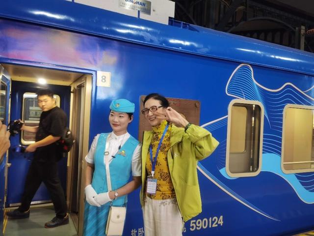 黑龙江开行首趟“悠享龙江·银旅号”适老化旅游专列