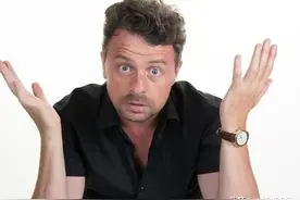 一个人最大的愚蠢，就是喜欢低层社交，不能自拔图片