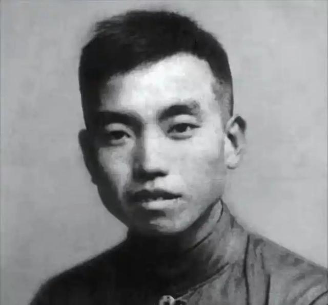 他是开国上将之首，却长期不受重用，73岁才至副国级	，活到102岁