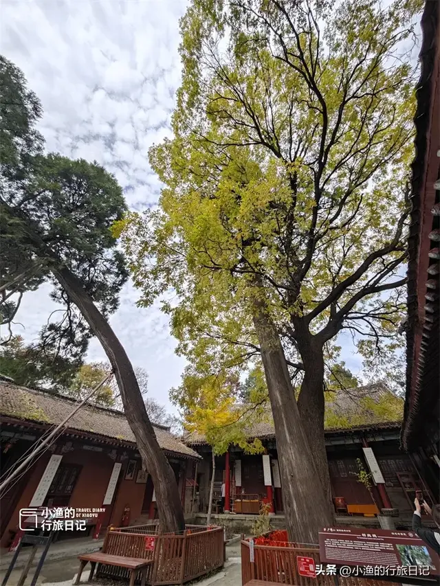 红叶、玻璃湖、悬空栈道！陕西秦岭绝美赏秋地，又到一年最美时