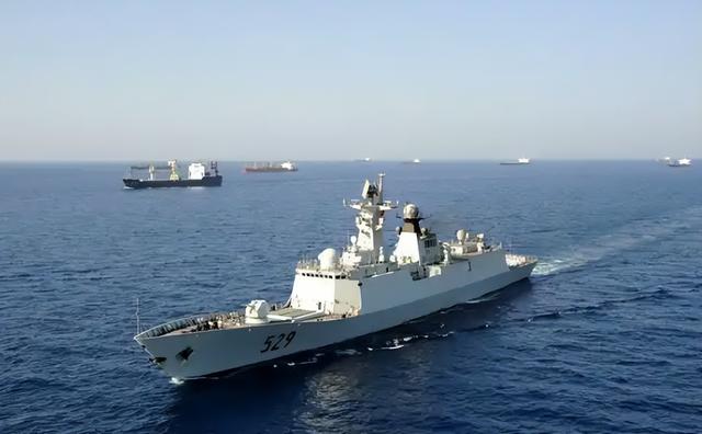 别再看表面了！东北亚反包围成型，美国航母退得比谁都快