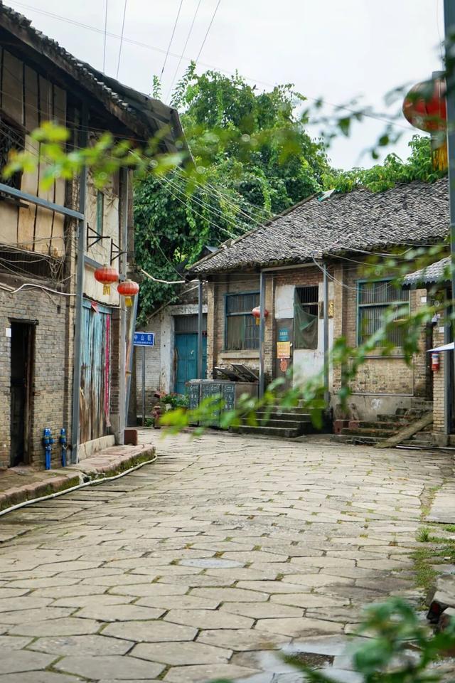 成都：打白酒下馆子，逛简阳石桥百年老街