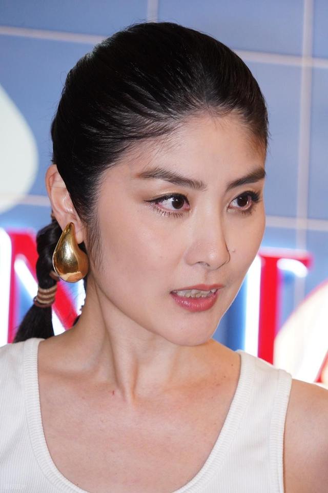 陈慧琳演唱会穿三角裤衩，五十多了合适吗？人老心不老 不愧是女神