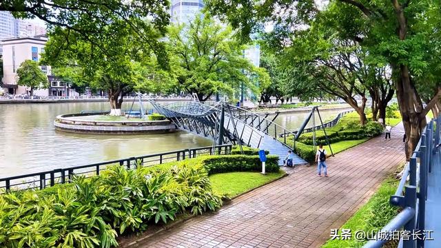 中国用伟人名字命名的城市，美食叫板潮汕，公园环绕适合宜居！