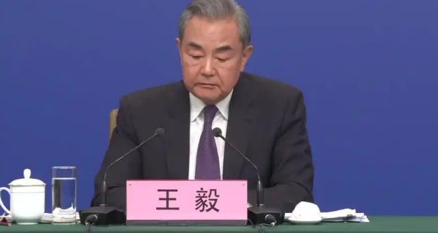 委内瑞拉致电中方后，油轮得到大批军舰护航，特朗普还是算漏一环