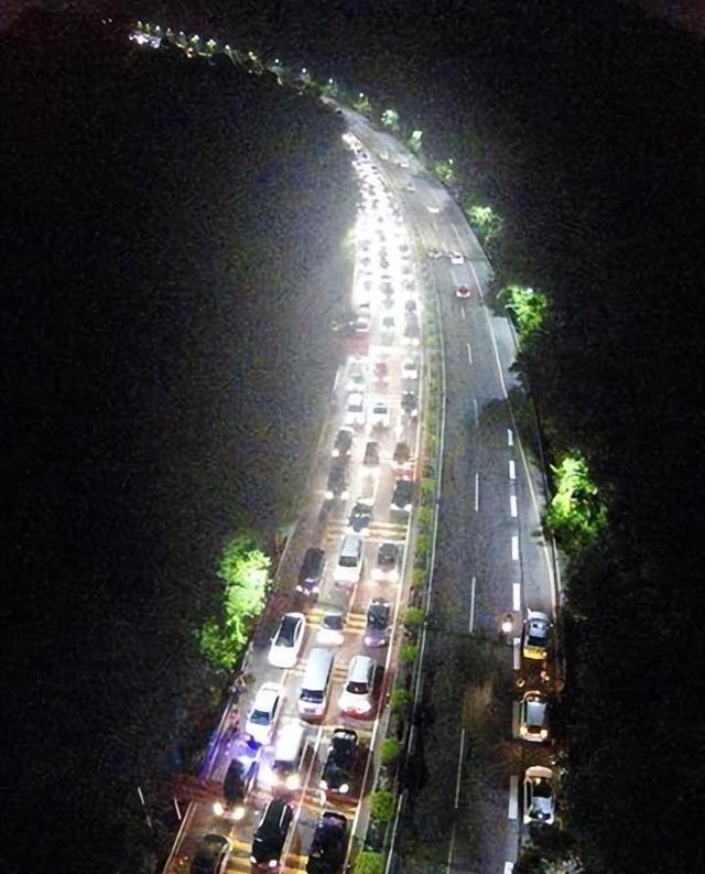 明明已有港珠澳大桥，为何又耗资500亿建深中通道？真的值得吗？