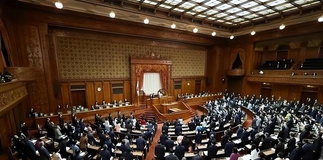 日本众议院正式解散！美财长当着全球的面	，喊出高市最不想听的话