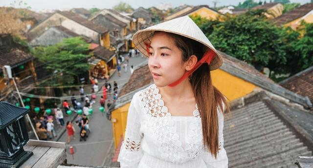 越南摊主偷偷问我：你们中国人，到底在图啥？