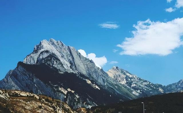 文旅项目陷“倒闭潮”，花20亿打造的古城，游客不买账亏损超10亿