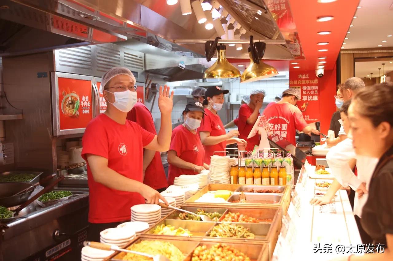 顺溜刀削面西红柿卤做法 “老巷烟火繁华”系列报道12 顺溜削面: 一口香滑 满心欢喜 顺溜刀削面西红柿卤做法 “老巷烟火繁华”系列报道12 顺溜削面: 一口香滑 满心欢喜